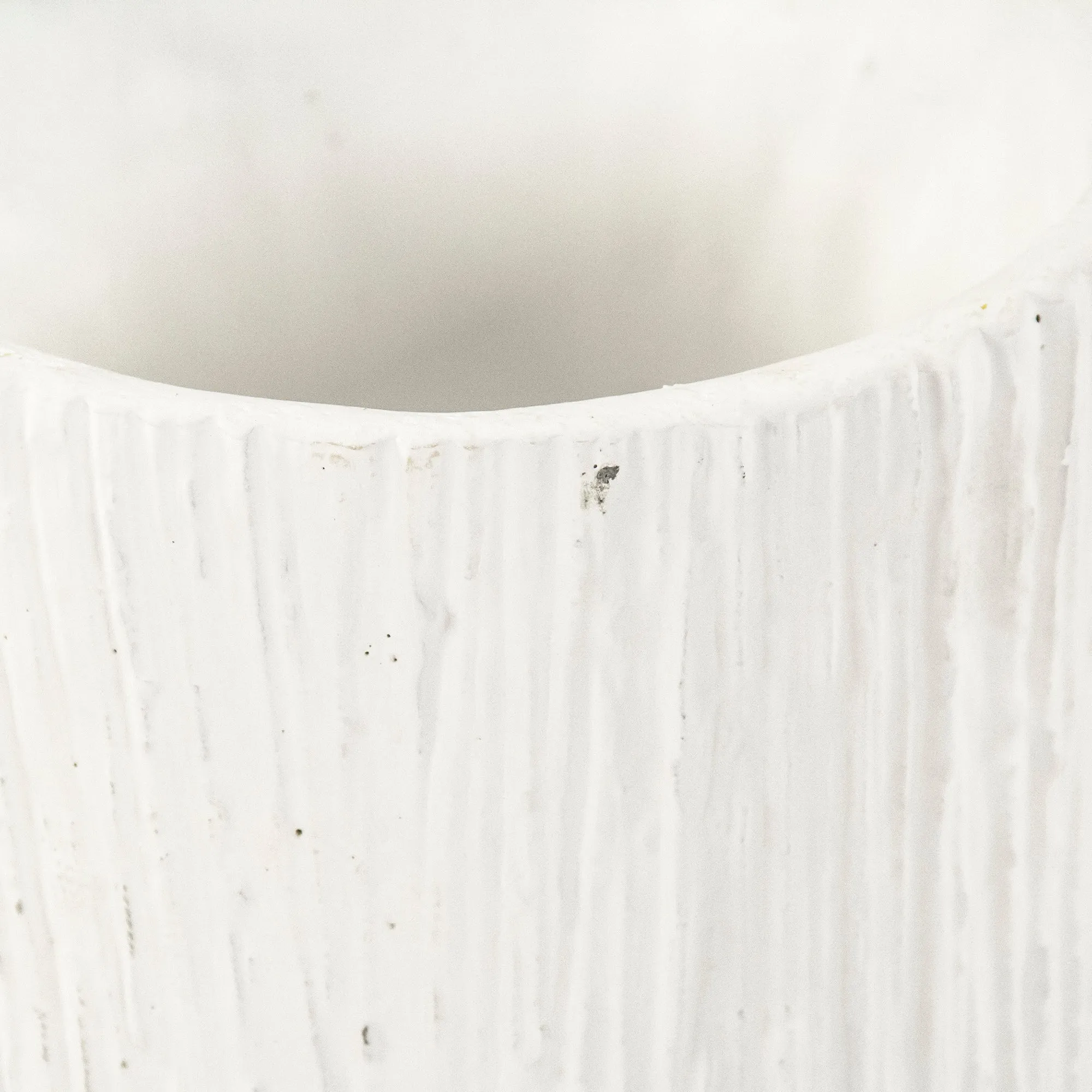 Distressed White Vase (10043L A148) by Zentique