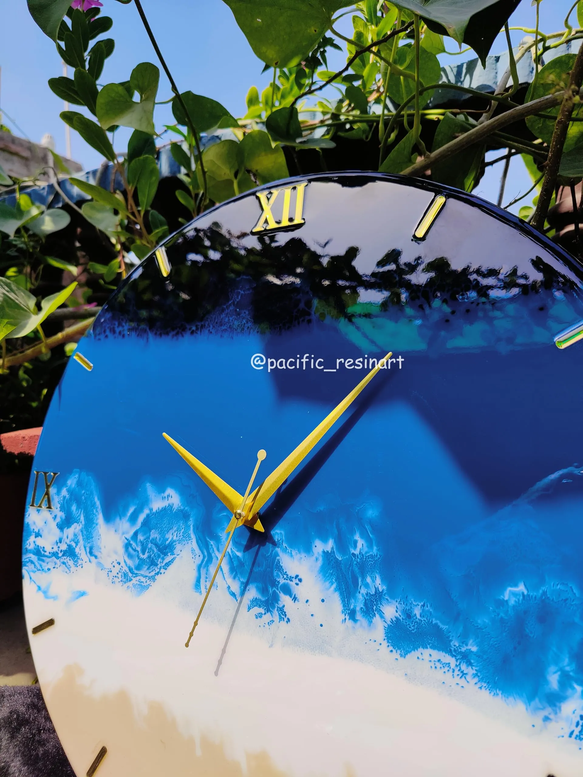 Heaven Furnitures Wall Clock || Resin Art Wall Clock || Wall Decor || Premium Wall Clock || 22mm Thickness || Quality Verified || Resin Art (Blue Ocean, 50cm x 50cm King Size)