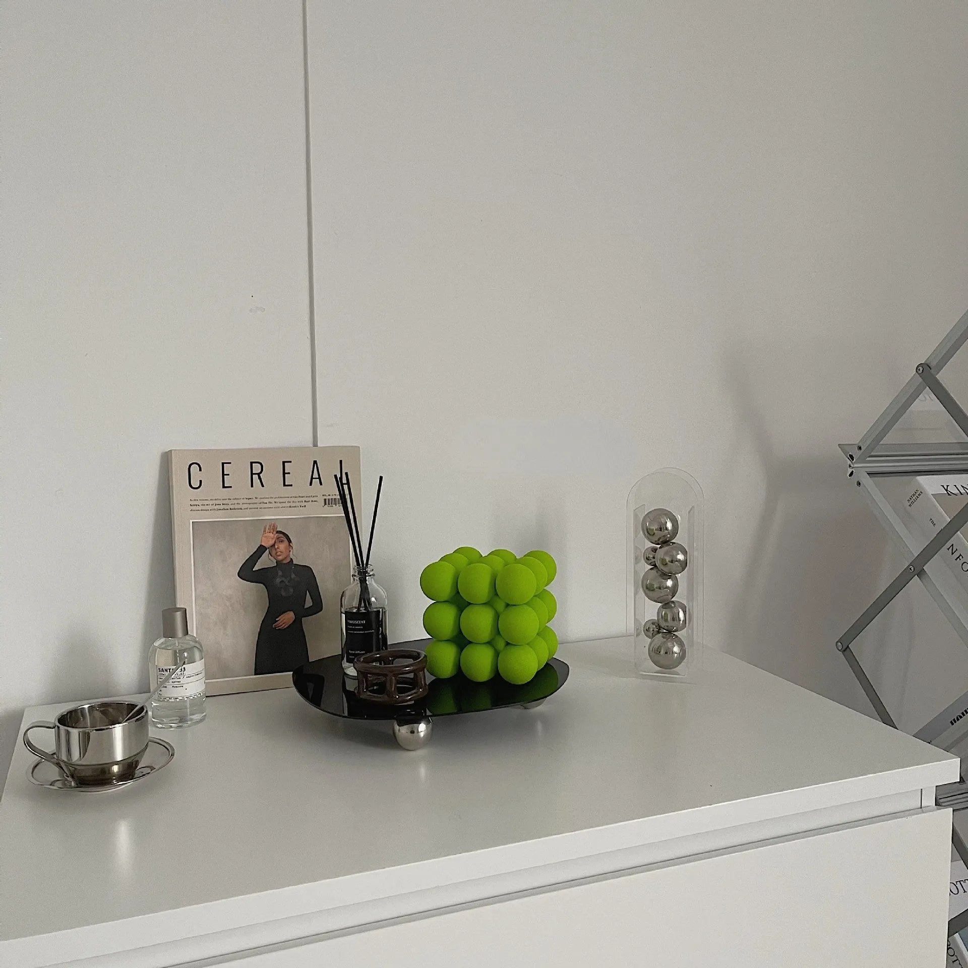 Pebbles Mirror Tray